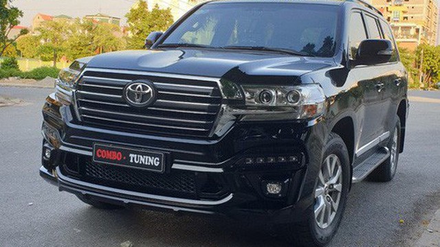 Chủ Toyota Land Cruiser vừa lấy xe đã chi thêm 200 triệu đồng độ bodykit độc nhất Việt Nam