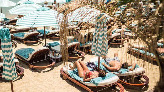 Đảo Mykonos - Thiên đường đốt tiền của giới siêu giàu: ‘Sương sương’ thuê lều nhỏ trên bãi biển thôi cũng ngốn hơn 100 triệu đồng