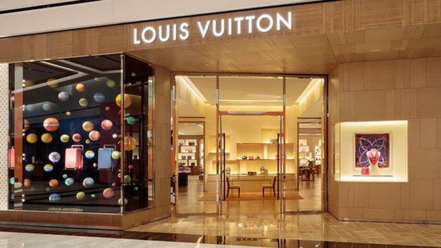 Louis Vuitton đã dọn đường cho việc bành trướng toàn cầu như thế nào?