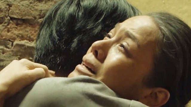 "Tiếng sét trong mưa" kết khác bản gốc, khán giả tranh cãi kịch liệt