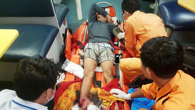Cứu kịp thời ngư dân đứt lìa bàn chân ngoài khơi xa