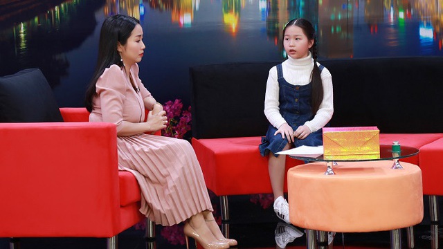 Ốc Thanh Vân bật khóc khi nghe cô bé lớp 5 kể chuyện bị bạn bè cô lập vì lý do trớ trêu