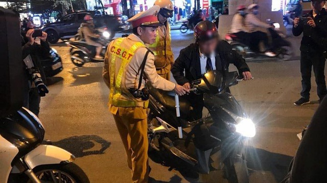 Người đàn ông dọa gọi "Bộ trưởng" khi bị kiểm tra nồng độ cồn từng là Vụ phó của Bộ LĐ-TB&XH