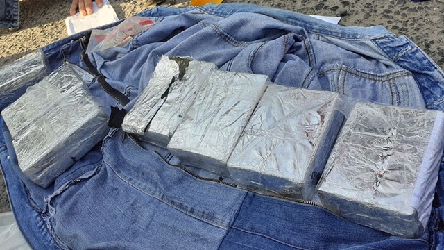 Dùng ôtô tàng trữ 14 bánh heroin