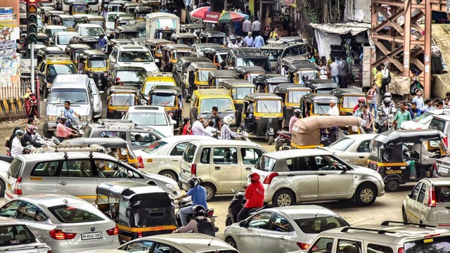 Ấn Độ lắp đặt đèn giao thông kiểu mới: Càng còi càng phải chờ đèn đỏ