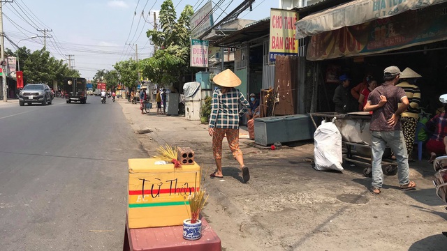 Qua gọi đi làm, người thân tá hoả phát hiện nam công nhân sống độc thân chết trong tư thế treo cổ