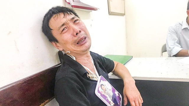 Vụ tai nạn bé trai 1 tuổi tử vong ở Hà Nội: "Sao cháu lại bỏ ông đi thế này, đau đớn quá"