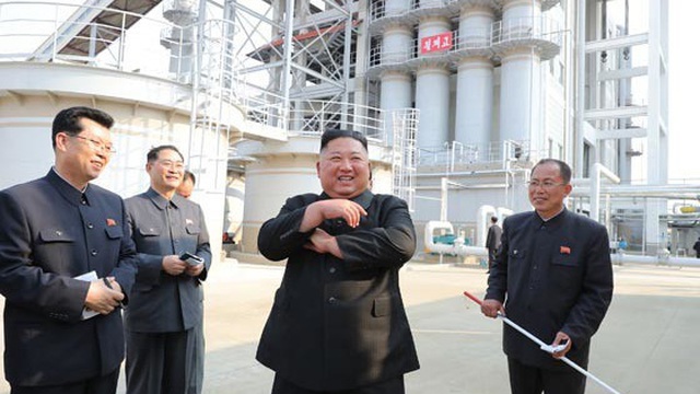 KCNA đưa tin ông Kim Jong-un tái xuất giữa tiếng reo hò rền vang của người dân sau 20 ngày vắng bóng