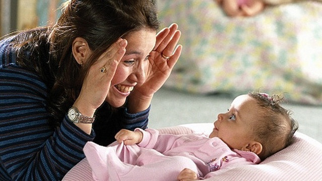 Cứ kêu con khó tính, hay khóc nhưng trẻ sơ sinh có biểu hiện này chứng tỏ em bé rất thông minh