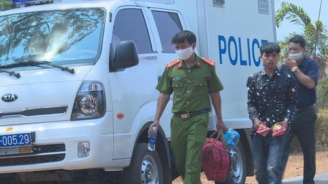 Chém nhau nguy kịch lúc nhậu vì câu nói "hết mồi nên về à"