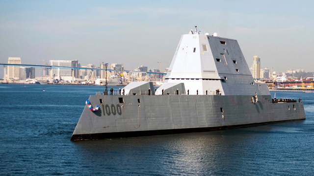 Điều gì cứu khu trục tàng hình siêu đắt của hải quân Mỹ khỏi thành đồ bỏ đi?