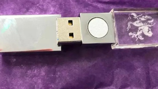 'Cú lừa' cực mạnh mùa COVID-19: USB 'chống bệnh tật' thần thánh trị giá 8 triệu đồng hóa ra bán đầy ngoài đường với giá chỉ... trăm rưỡi