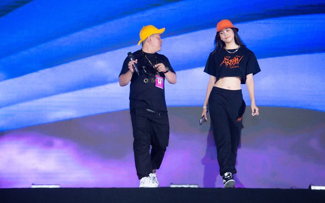 Tiểu Vy khoe eo thon gợi cảm tại tổng duyệt Bán kết toàn quốc Hoa Hậu Việt Nam 2020