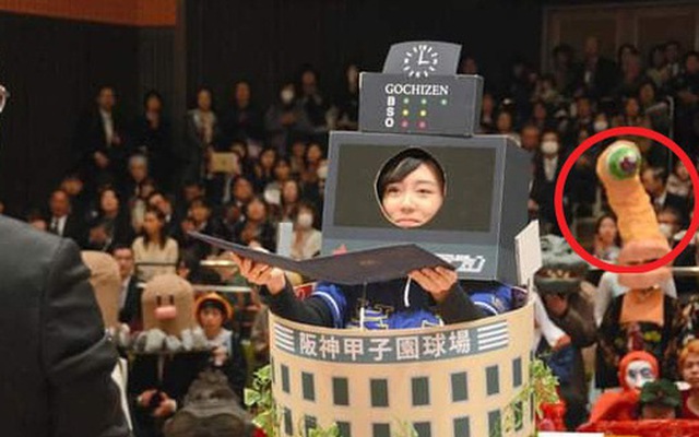 Dân mạng cười xỉu với những pha cosplay trong ngày tốt nghiệp của sinh viên ĐH Nghệ thuật Kyoto