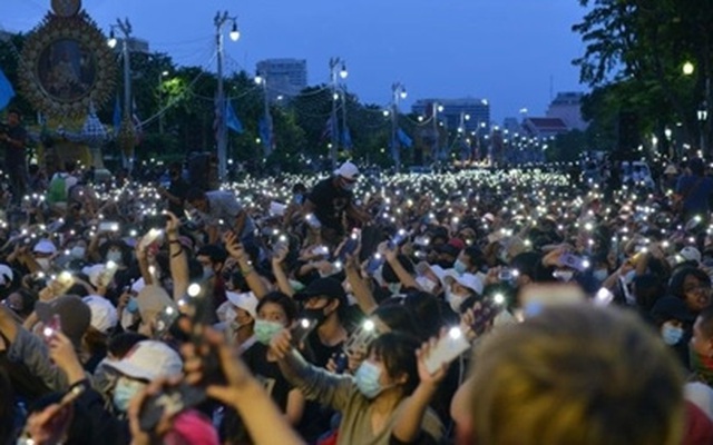 Thái Lan triệu tập quốc hội họp khẩn vì biểu tình lan rộng