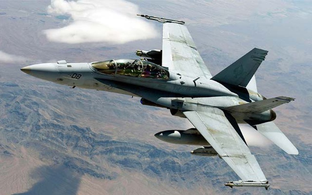 So kè tiêm kích trên hạm Mỹ-Trung: F/A-18 có chắc thắng J-15?