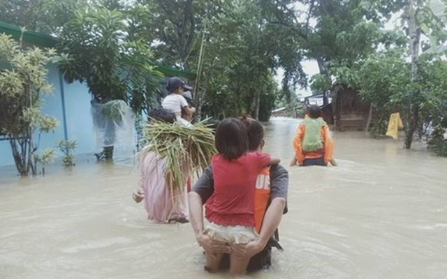 Philippines: Bão Molave 'càn quét' đảo Luzon khiến 12 ngư dân mất tích