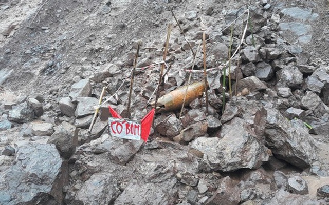 Hàng loạt bom đạn khủng lộ thiên sau mưa lũ ở Quảng Trị
