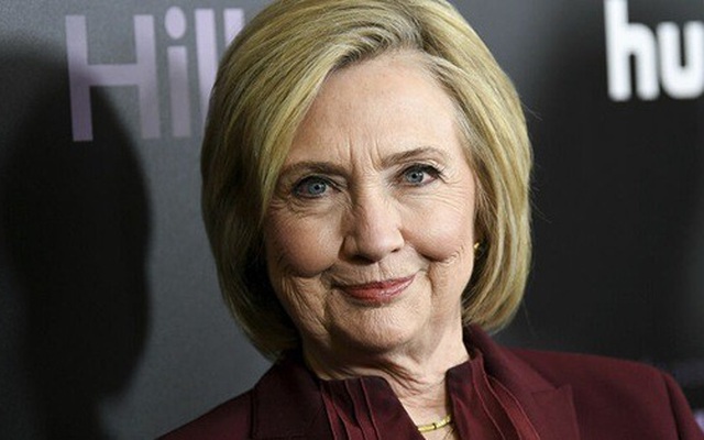 Đại cử tri Hillary Clinton tặng quà sớm cho ông Biden