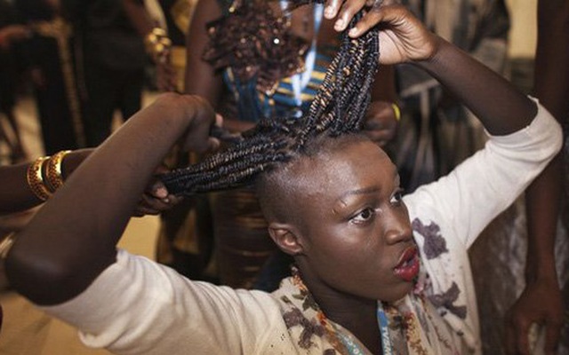 Tại sao phụ nữ châu Phi lại để tóc xoăn?