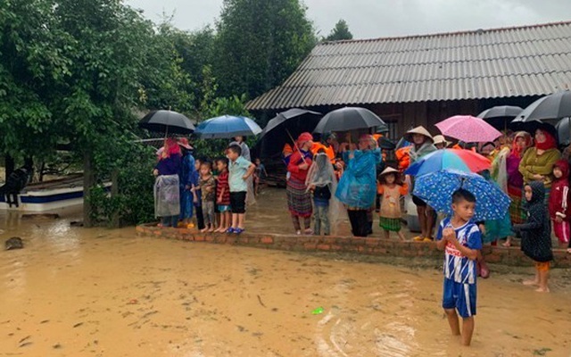 Đắk Lắk: Đường ngập nặng sau mưa lũ, hàng trăm hộ dân bị cô lập