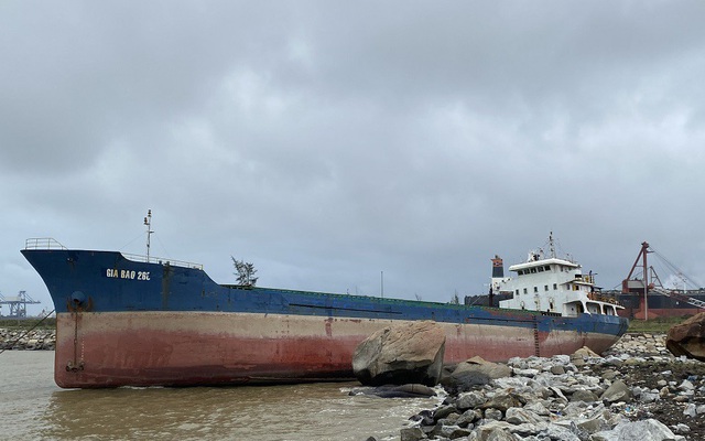 Tàu chứa 10 tấn dầu gặp nạn ở vùng biển Quảng Ngãi