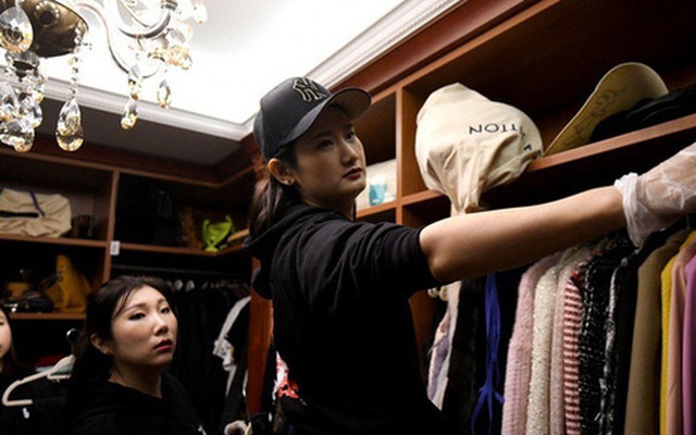 Kỳ lạ nghề sắp xếp tủ quần áo cho giới thượng lưu Trung Quốc, lương tới 2.000 USD/lần dọn dẹp