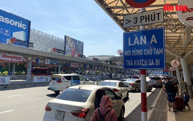 Cảng hàng không Quốc tế Tân Sơn Nhất phản hồi về việc thu phí taxi công nghệ