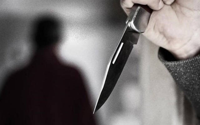 Nam sinh cấp 2 cầm dao đâm chết mẹ vì bị quản quá nghiêm khắc