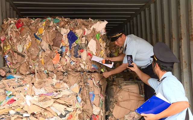 Hơn 1.500 container phế liệu 'nằm ăn vạ' ở cảng Cát Lái nhiều năm