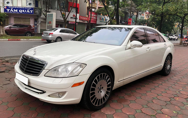 Độ kiểu Maybach, Mercedes-Benz S 550 cũ vẫn có giá rẻ hơn Toyota Corolla Altis cả chục triệu đồng
