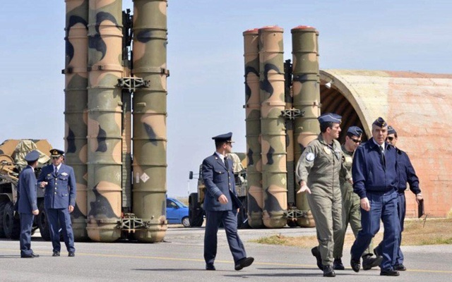 S-300 bản nâng cấp và S-400 sẽ ra sao khi ‘so găng’ với nhau?