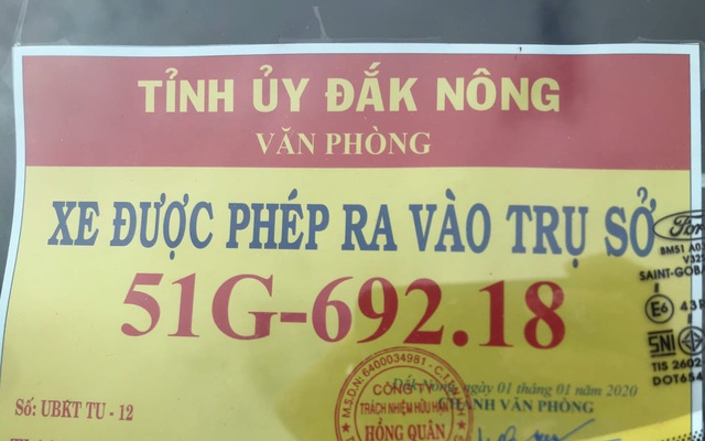 Tỉnh ủy Đắk Nông lý giải về phù hiệu “xe được phép ra vào tỉnh ủy” do tài xế vi phạm điều khiển