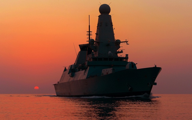 Tàu khu trục tối tân của Anh áp sát, Crimea "dậy sóng", Moscow và London sắp đại chiến?