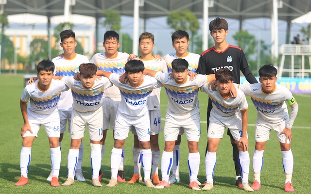 Đội bóng được bầu Đức cưu mang đặt mục tiêu khiêm tốn với dàn sao U17 Việt Nam
