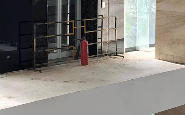 Vụ rơi từ tầng 2 sau khi bước ra từ thang máy: Choáng trước thiết kế khó tin của chủ đầu tư