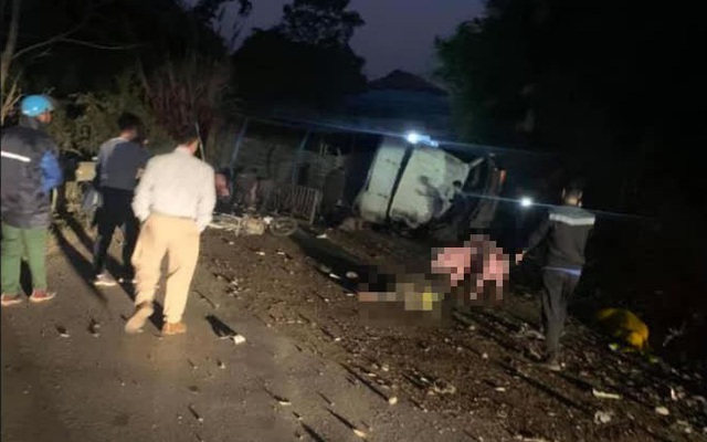 Hai cha con tử vong thương tâm ở chân đèo Gió sau tai nạn với xe tải