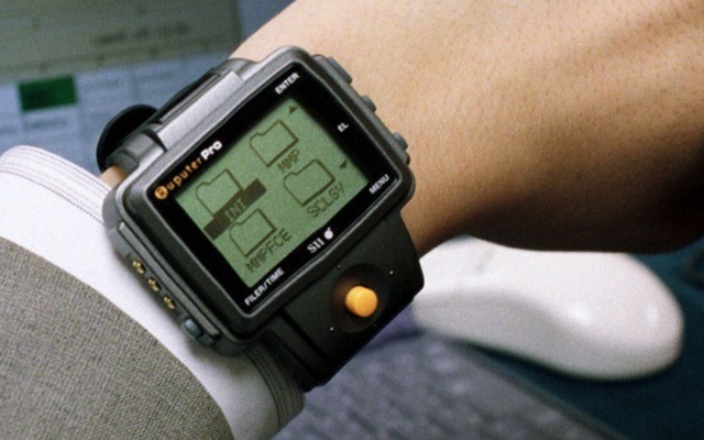 “Trên tay” chiếc smartwatch tối cổ của thế giới