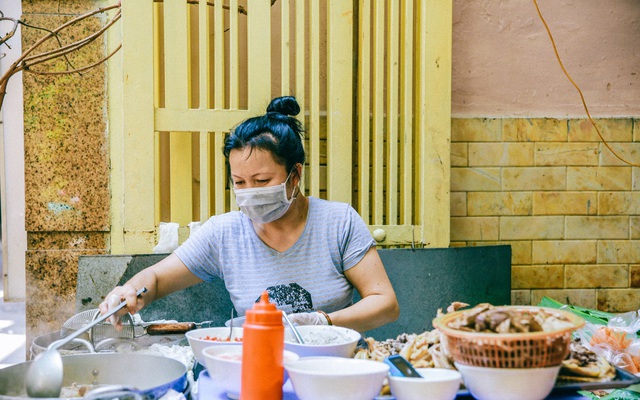 Bà chủ bún ngan Nhàn nức tiếng Hà Nội lần đầu thừa nhận rất hay chửi nhưng được hàng xóm "minh oan", tự tin thịt hàng mình mà "ai chê là người không biết ăn"