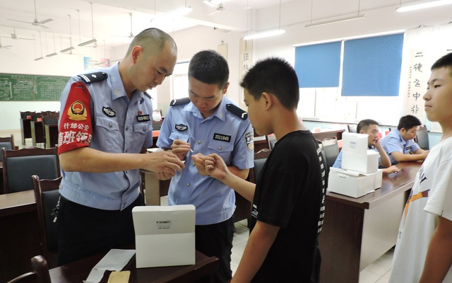 Trung Quốc đang thu thập mẫu máu của người dân để làm điều mà chưa quốc gia nào dám thực hiện