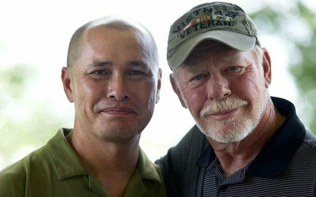 Cảnh sát gốc Việt tìm được cha đẻ sau 48 năm và cuộc gặp mặt đầu tiên đầy xúc động