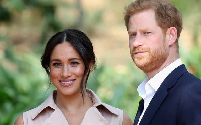 Rời hoàng gia, nhà Meghan Markle vẫn ngang nhiên sử dụng hình ảnh vương miện khiến dư luận phẫn nộ