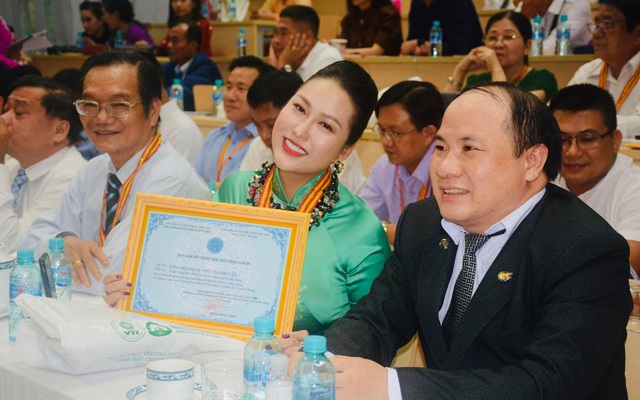 Phi Thanh Vân được trao danh hiệu Đại sứ thiện nguyện của UNESCO Việt Nam