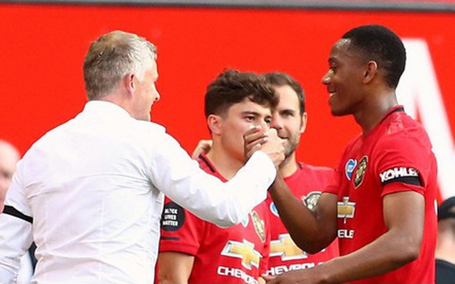 Vì sao Anthony Martial "ghi bàn như máy" trên hàng công MU?