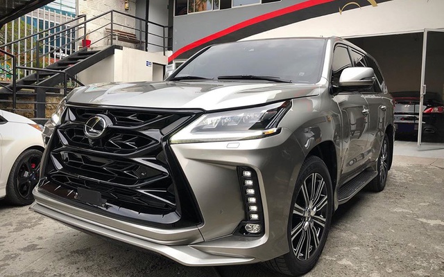 Lexus LX 570 MBS 2020 chào hàng nhà giàu Việt với giá trên 10 tỷ đồng, thêm chi tiết lộng lẫy như Rolls-Royce