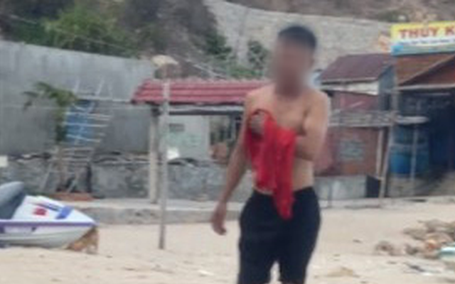 Cô gái tố bị gã thanh niên sàm sỡ khi lặn ngắm san hô ở đảo Bình Ba