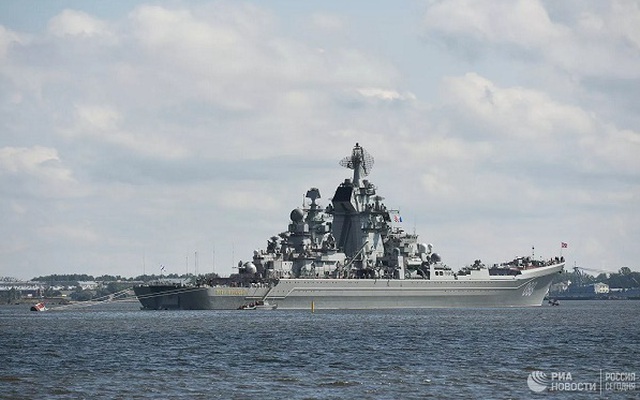 Cận cảnh tuần dương hạm Peter Đại đế phóng tên lửa trên biển Barents