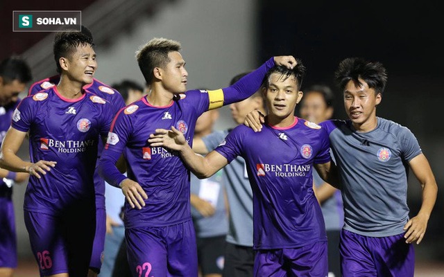 "Ngựa ô V.League" thắng trận thứ ba liên tiếp, vượt qua đội Công Phượng để lên đỉnh BXH