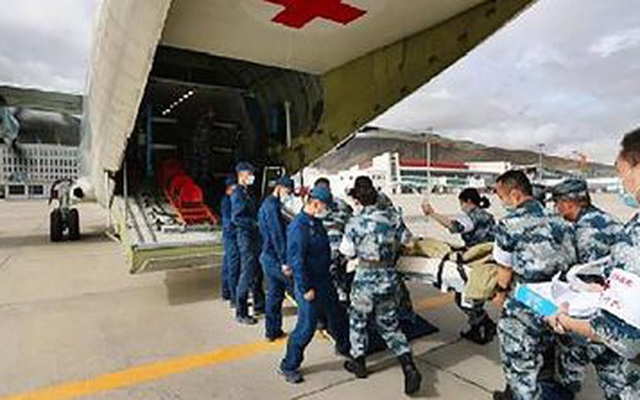 Trung Quốc lần đầu điều 'bệnh viện bay' tới Tây Tạng