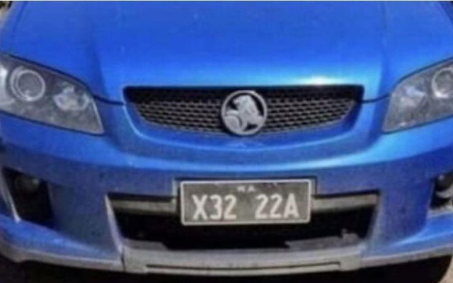 Chiếc xe bỗng dưng nổi tiếng vì có biển số "lạ", nhìn qua gương ai cũng phải đỏ mặt